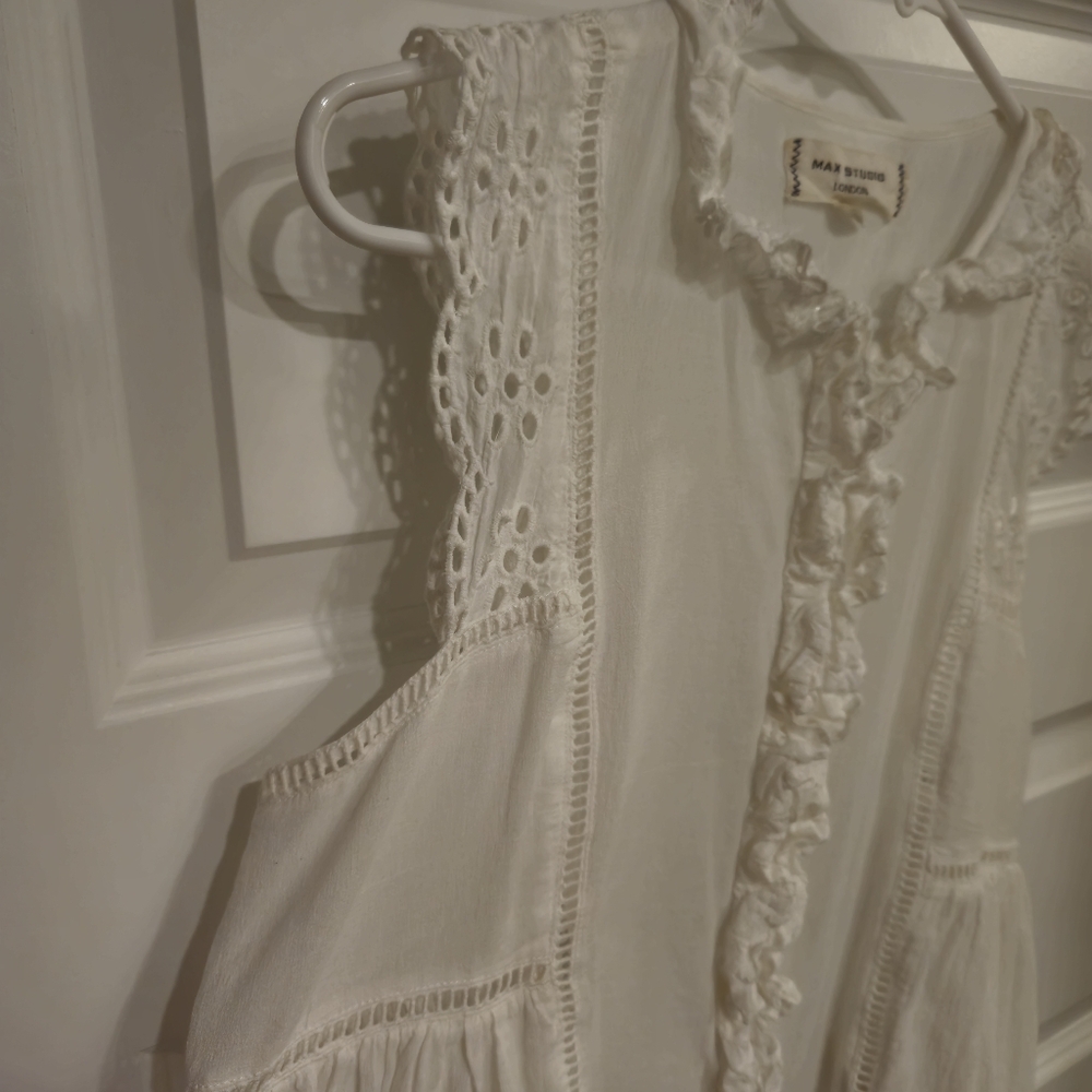 Max Studio London White Eyelet Sleeveless Blouse - Picture 11 of 11